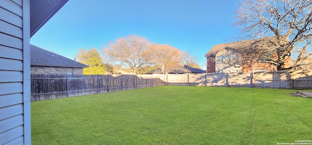 view of yard featuring a fenced backyard