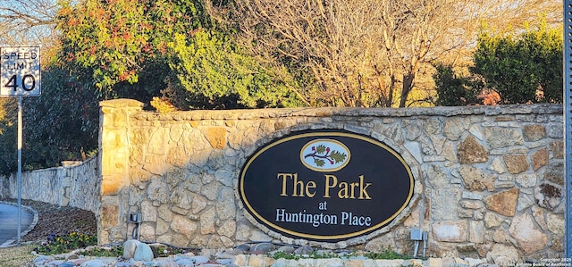 view of community / neighborhood sign