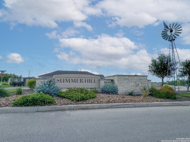 view of community / neighborhood sign