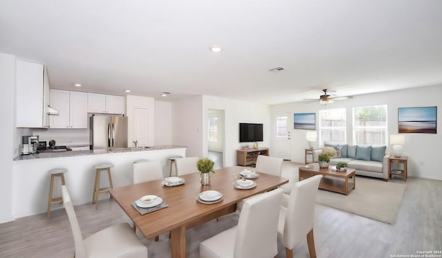 dining room featuring light wood-style flooring, visible vents, baseboards, and recessed lighting