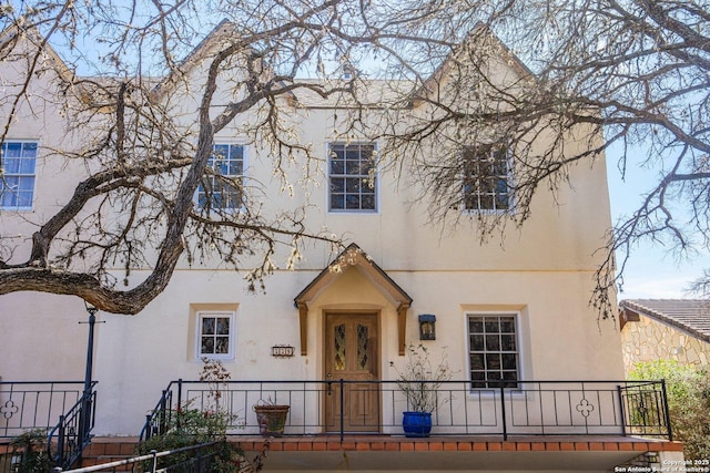 view of front of house featuring a fenced front yard and stucco siding