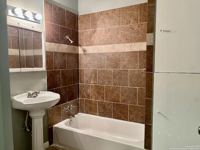 full bathroom featuring shower / washtub combination