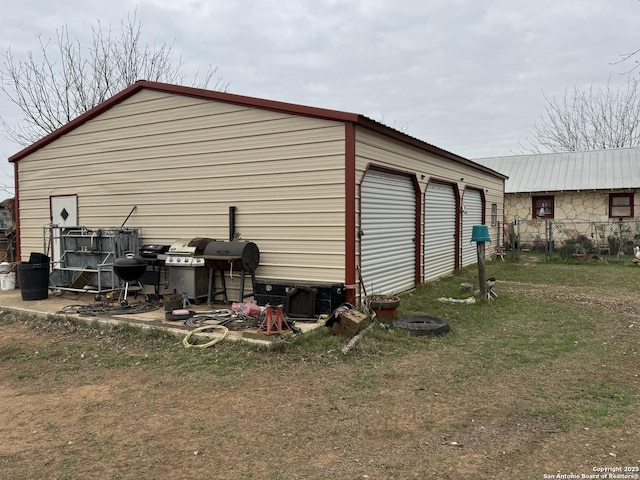 exterior space featuring an outbuilding