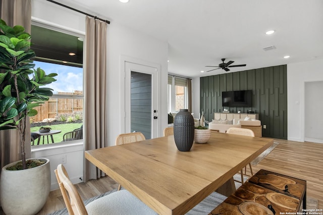 dining room with recessed lighting, wood finished floors, a ceiling fan, baseboards, and visible vents