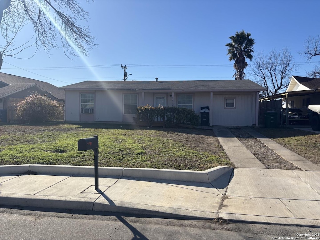 single story home with a front yard