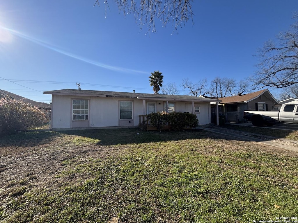 single story home with a front yard