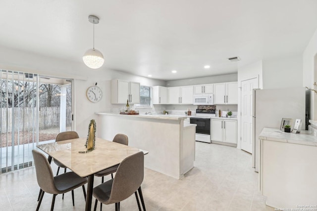 dining space featuring visible vents and recessed lighting