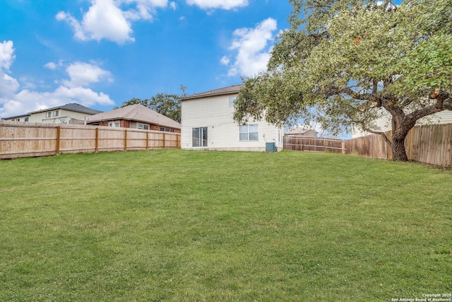 view of yard featuring a fenced backyard