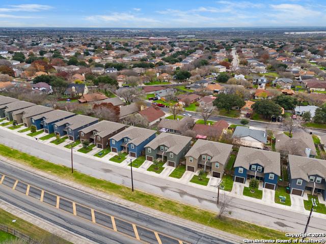 drone / aerial view featuring a residential view