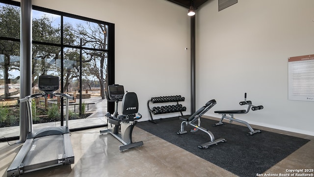 exercise room featuring baseboards