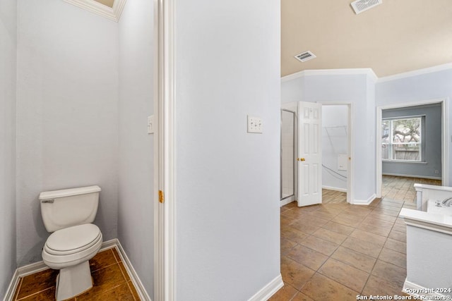 bathroom featuring baseboards, toilet, visible vents, and crown molding