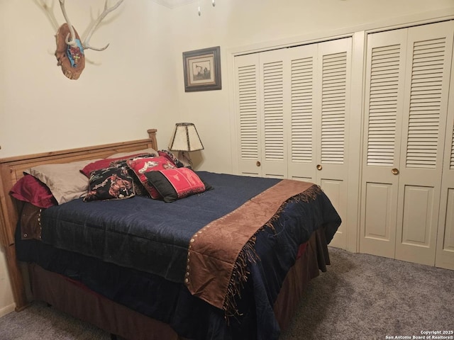 bedroom with carpet flooring