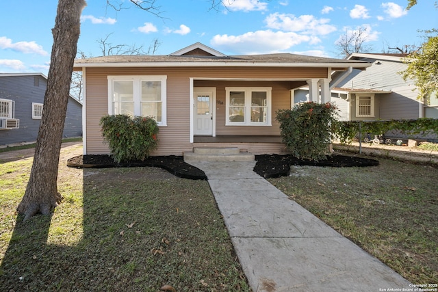 bungalow-style house featuring a front lawn