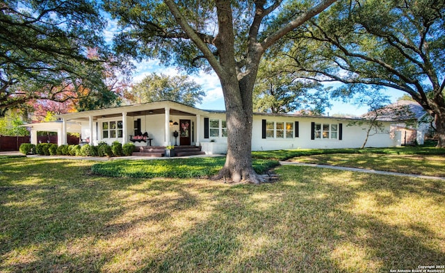 ranch-style home with a front lawn and a porch