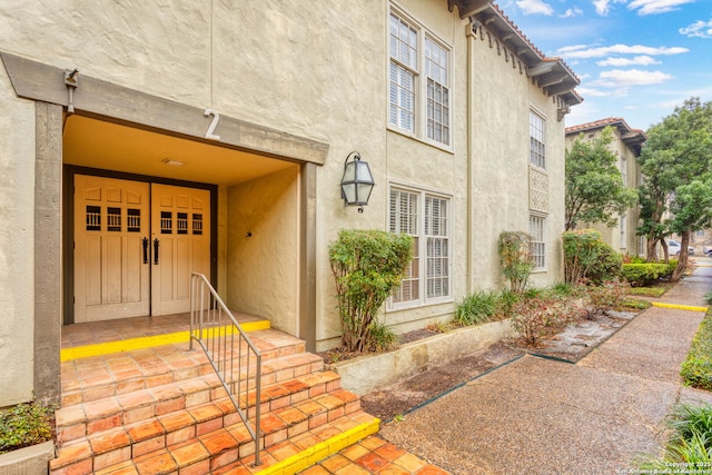 entrance to property with stucco siding