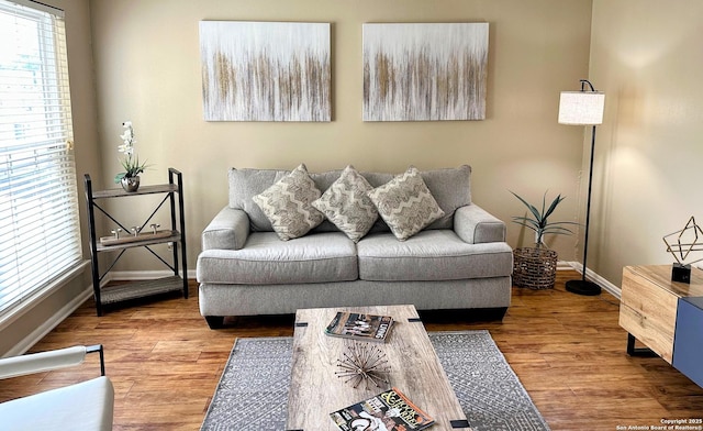 living room featuring light wood-style flooring and baseboards