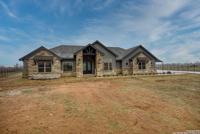 view of front of home featuring a front lawn and fence