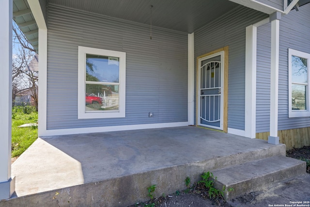 property entrance featuring a porch