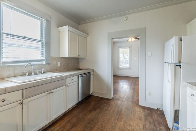 kitchen with dark wood-style flooring, a sink, white cabinets, freestanding refrigerator, and dishwasher