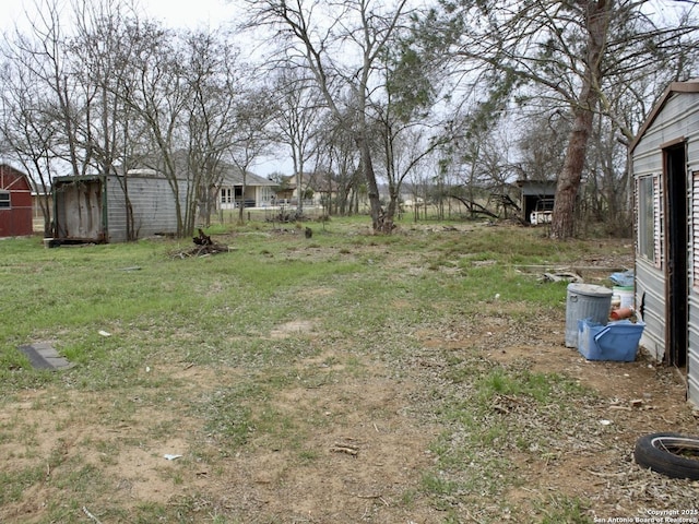 view of yard featuring a storage unit and an outdoor structure