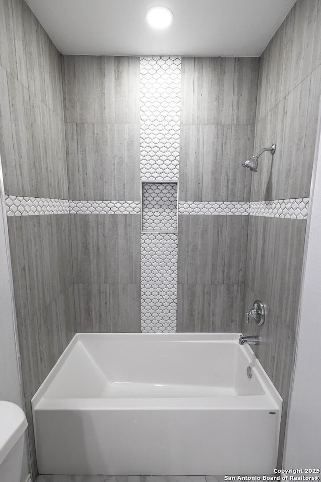 full bath with toilet and tub / shower combination