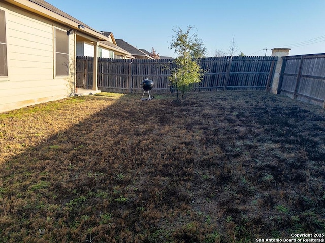 view of yard featuring a fenced backyard