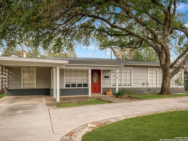 single story home featuring driveway