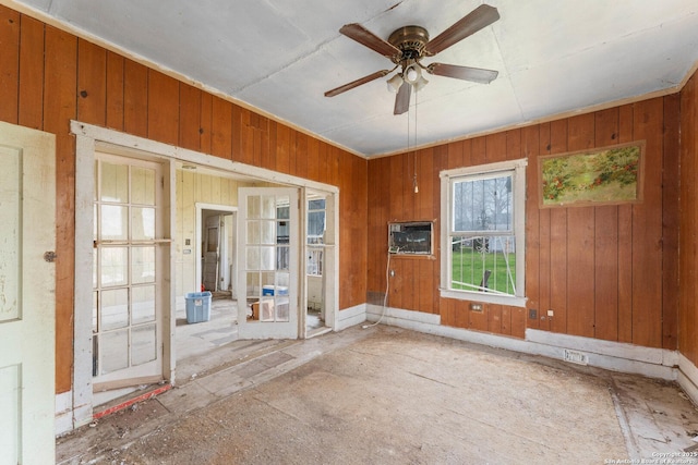 empty room with ceiling fan