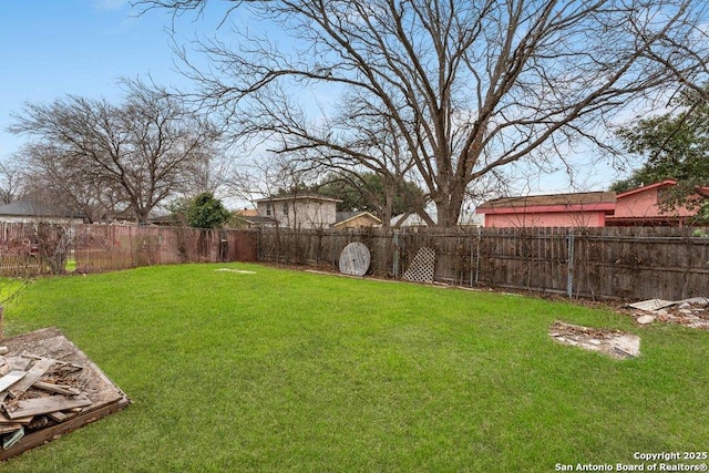 view of yard featuring a fenced backyard