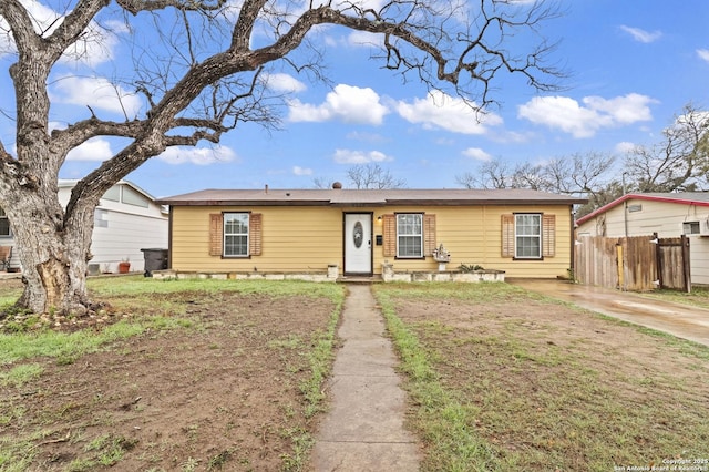 view of front of house featuring a front yard and fence