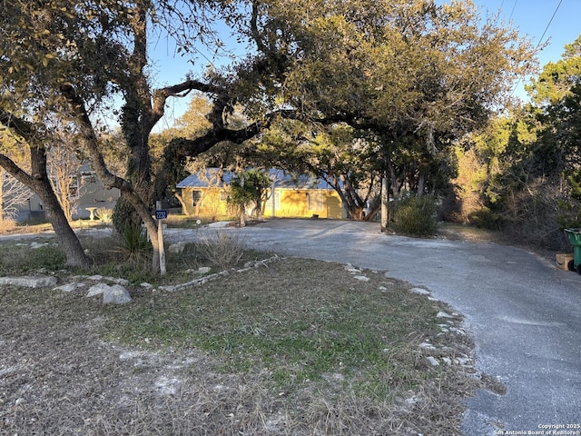 view of front of home featuring driveway