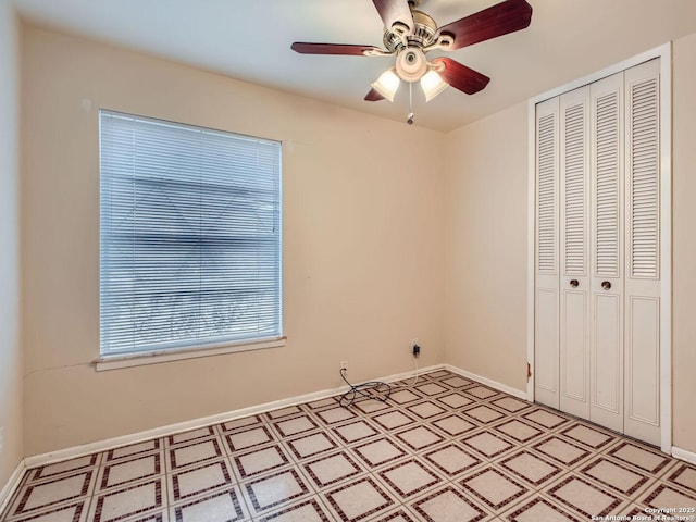 unfurnished bedroom featuring a ceiling fan, a closet, and baseboards