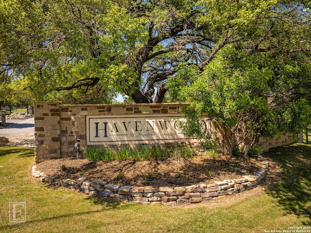 community / neighborhood sign with a yard