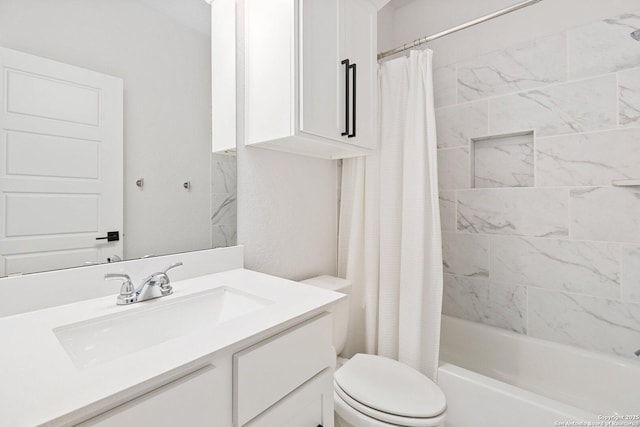 full bathroom featuring shower / bath combo with shower curtain, toilet, and vanity