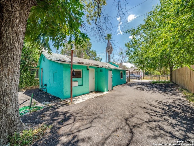 3315 Pitluk Ave, San Antonio, TX 78211 - back of house featuring fence and stucco siding