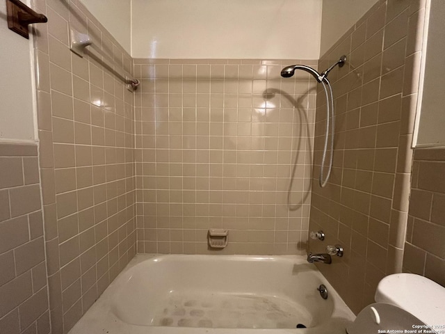 full bathroom with toilet and washtub / shower combination