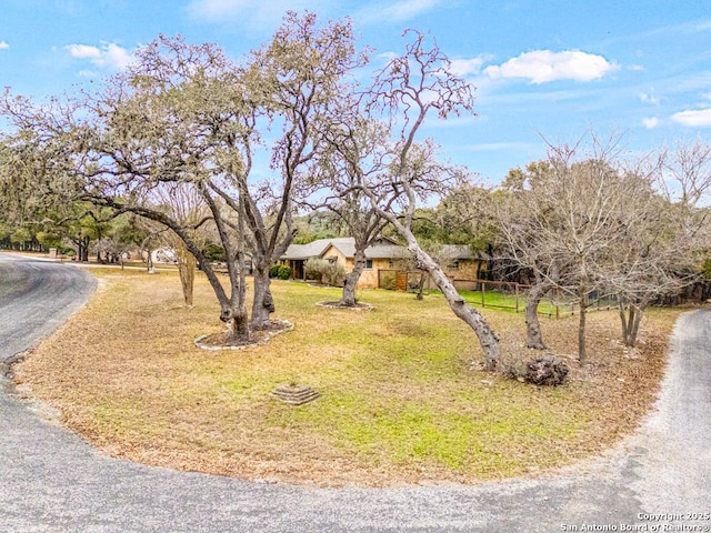 view of front of property with driveway