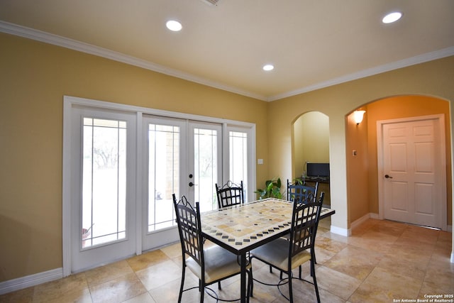 dining space with baseboards, ornamental molding, and recessed lighting