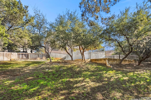 view of yard featuring a fenced backyard