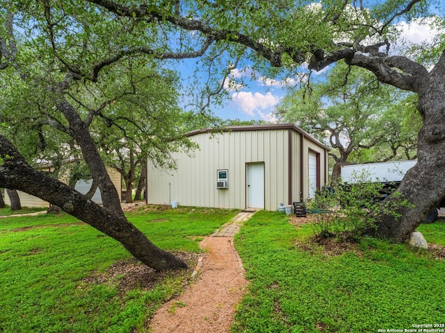 view of outdoor structure with an outdoor structure