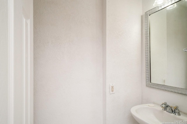 bathroom featuring a sink