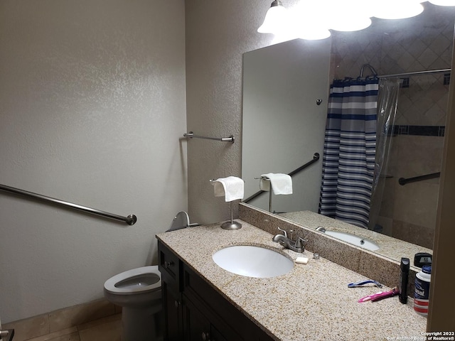 full bathroom featuring a textured wall, toilet, a shower with shower curtain, vanity, and tile patterned floors