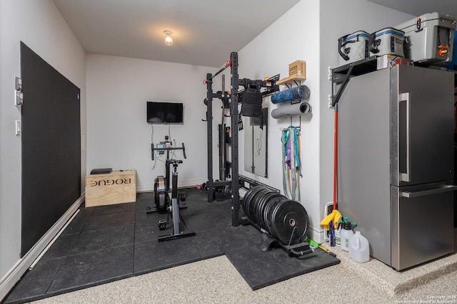 workout room featuring baseboards