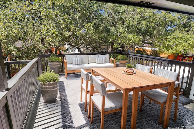 deck with an outdoor hangout area and outdoor dining space