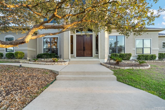 property entrance featuring stucco siding