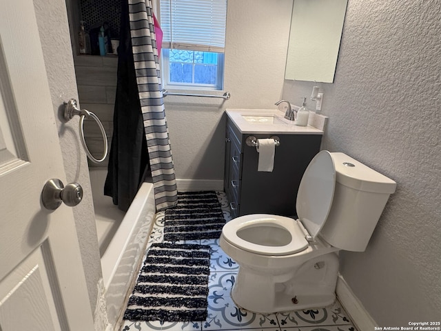 full bath featuring a textured wall, baseboards, and toilet