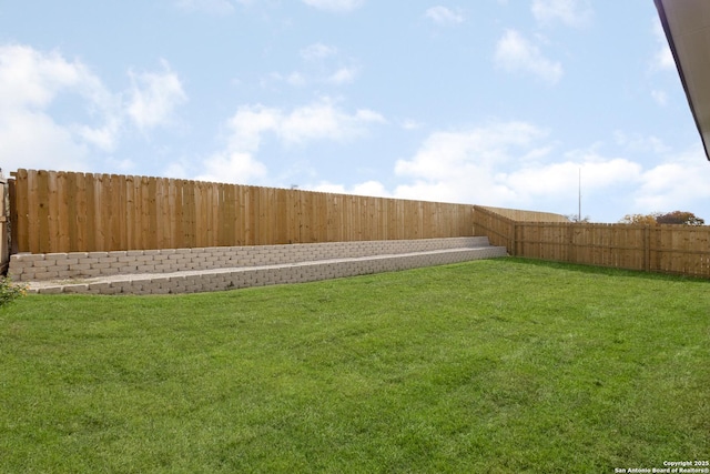 view of yard featuring a fenced backyard