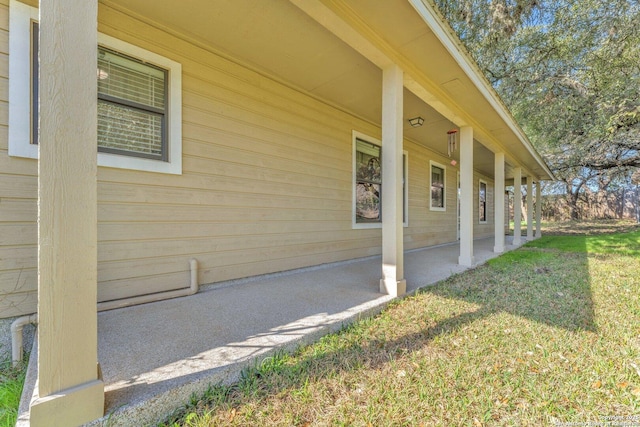 view of side of property featuring a yard