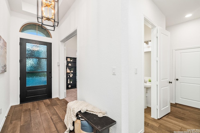 entrance foyer featuring recessed lighting, dark wood-style flooring, baseboards, and an inviting chandelier