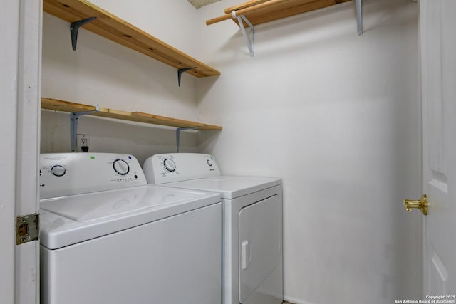 laundry room with laundry area and independent washer and dryer